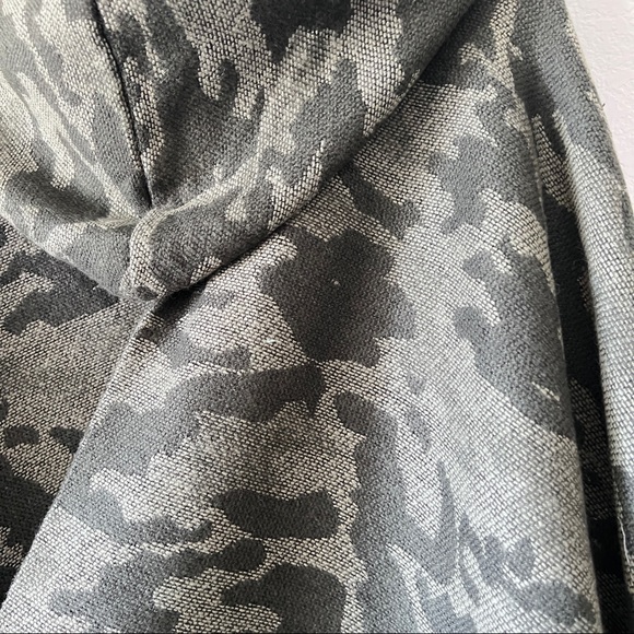 NYC Underground Camo Army Print Hooded Shawl Poncho Open Cover Up One Si… - Picture 7 of 9